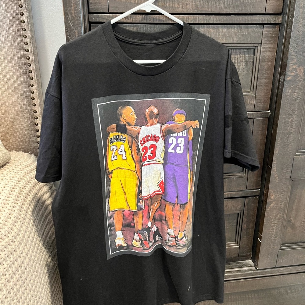 Graphic T-Shirt with Iconic Basketball Players